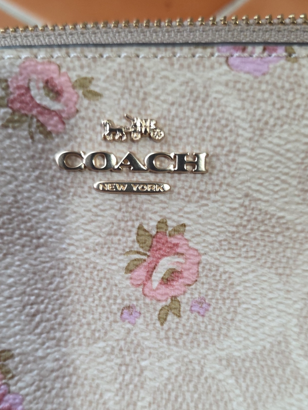 COACH CORNER ZIP WRISTLET NWT - Picture 2 of 5